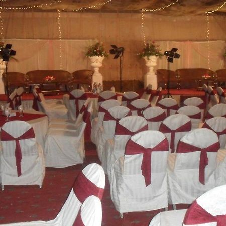Hotel Crown Plaza Lahore Eksteriør bilde
